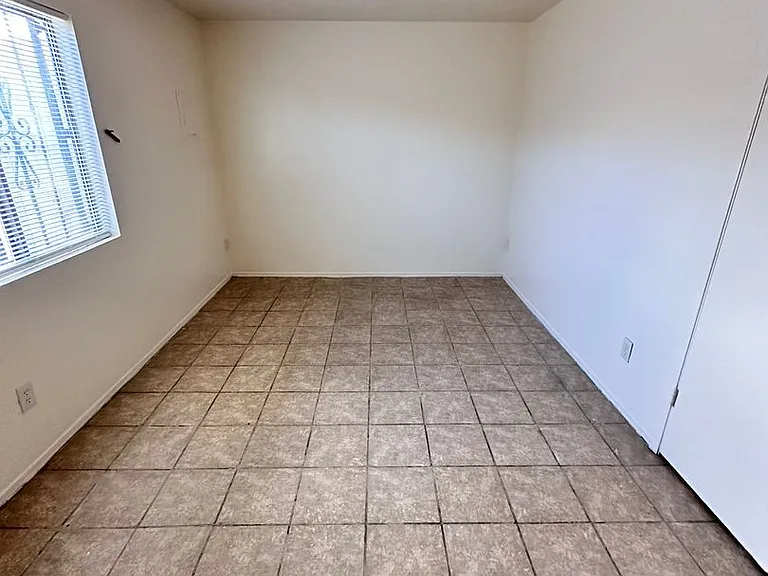 Flora Vista — Photo 35