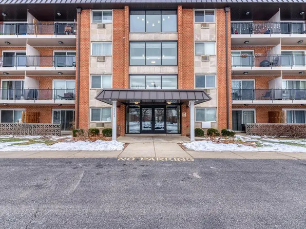 2234 S Goebbert Rd APT 118, Arlington Heights, IL 60005