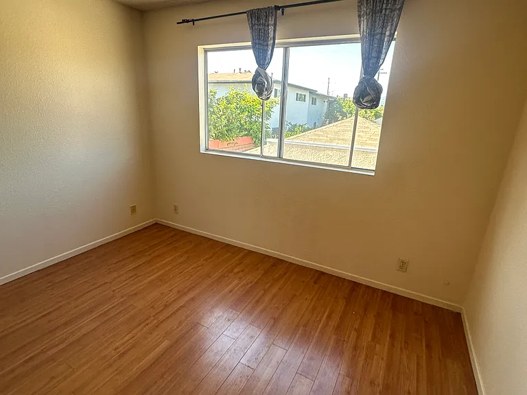 819 S Marguerita Ave #C — Photo 2