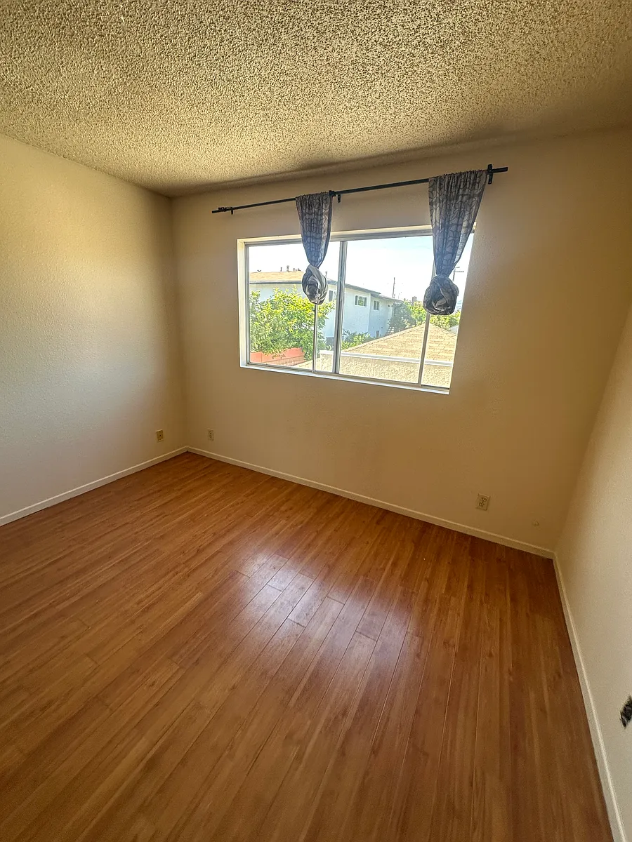 Building Photo - 819 S Marguerita Ave #C