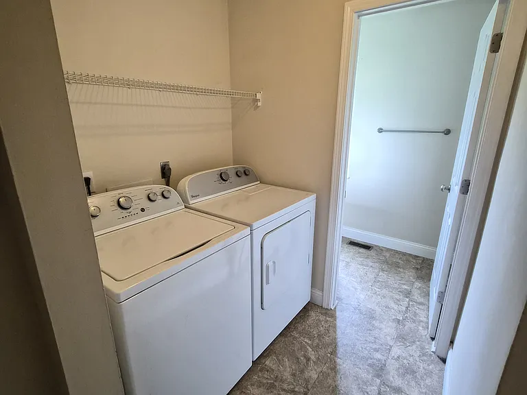 199 Wyndcrest Ct #B — Photo 15