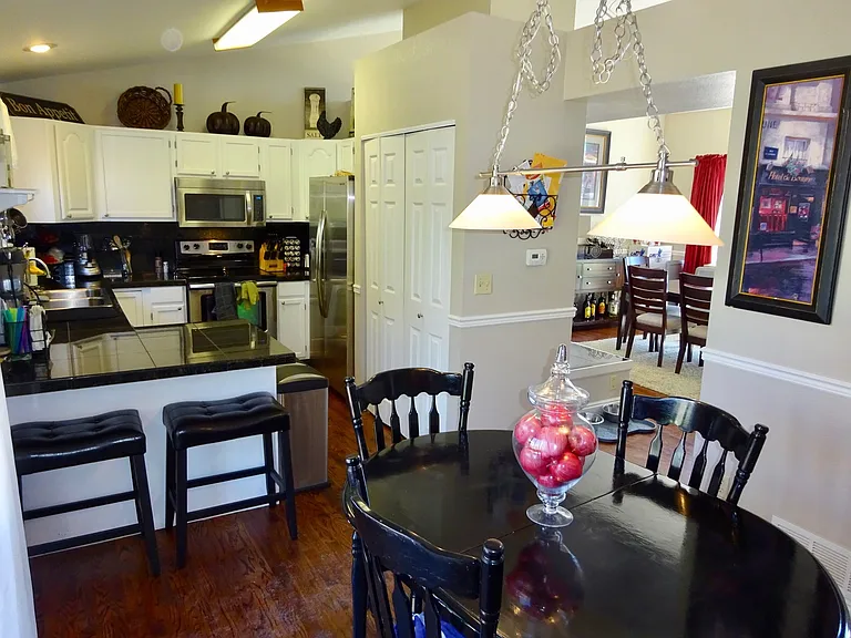 6473 S Tabor Ct — Photo 5