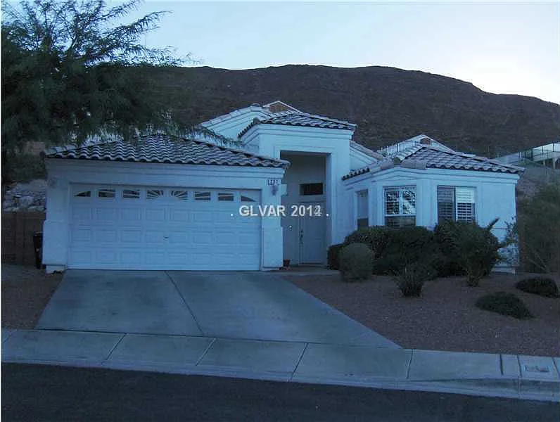 1 story home with 2 car garage in a gated community — Photo 2