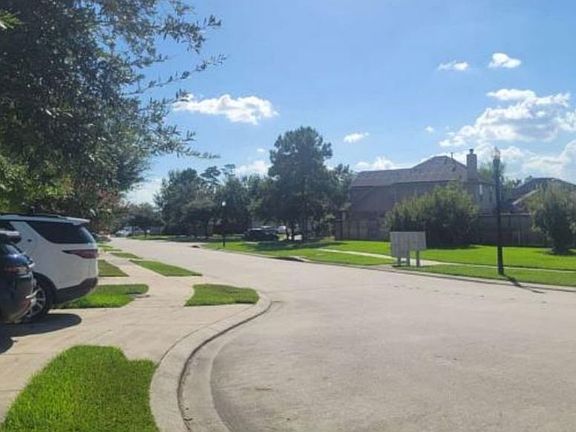 Exterior Neighborhood (street photo)