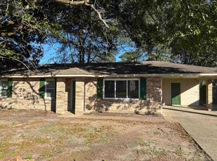1026 S Arceneaux Ave, Gonzales, LA 70737