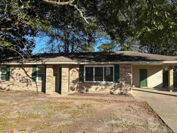 1026 S Arceneaux Ave, Gonzales, LA 70737