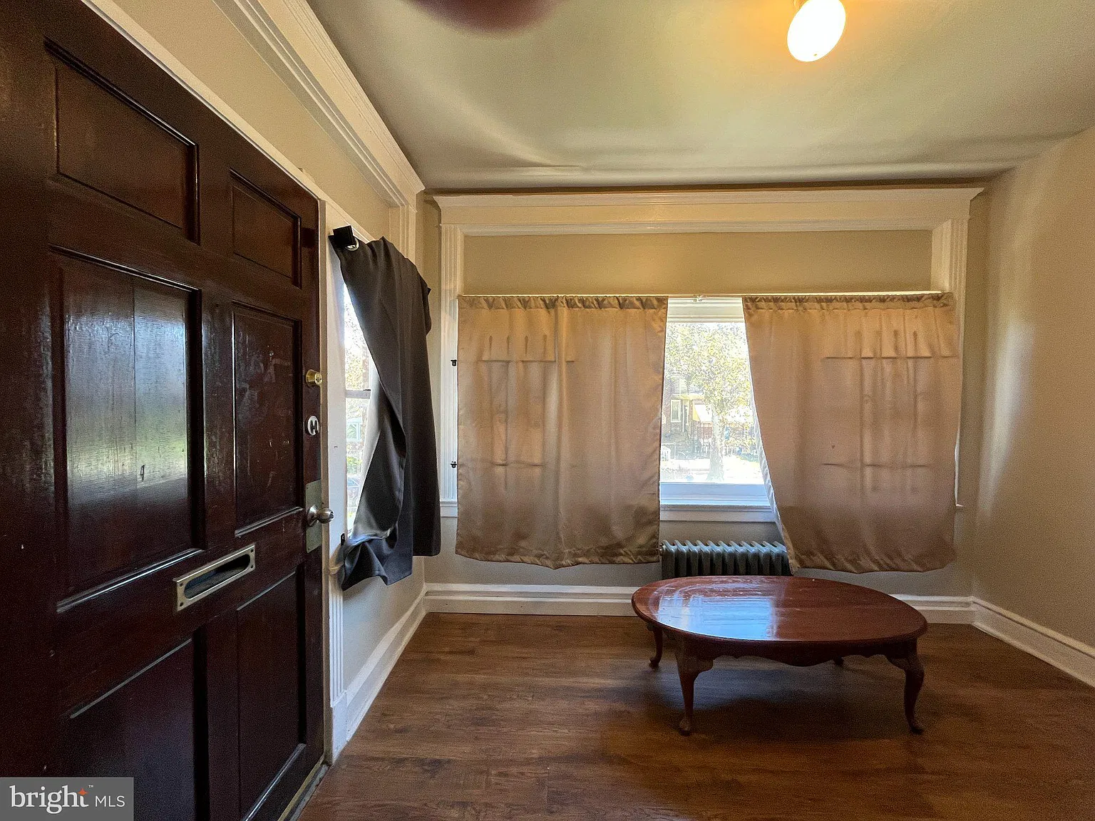 4 bed, 3.0 bath, 1600 sqft, $2,400 — Photo 2