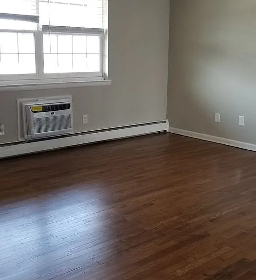 2005rt27llc - Fox & Foxx Brookview At Edison — Photo 6