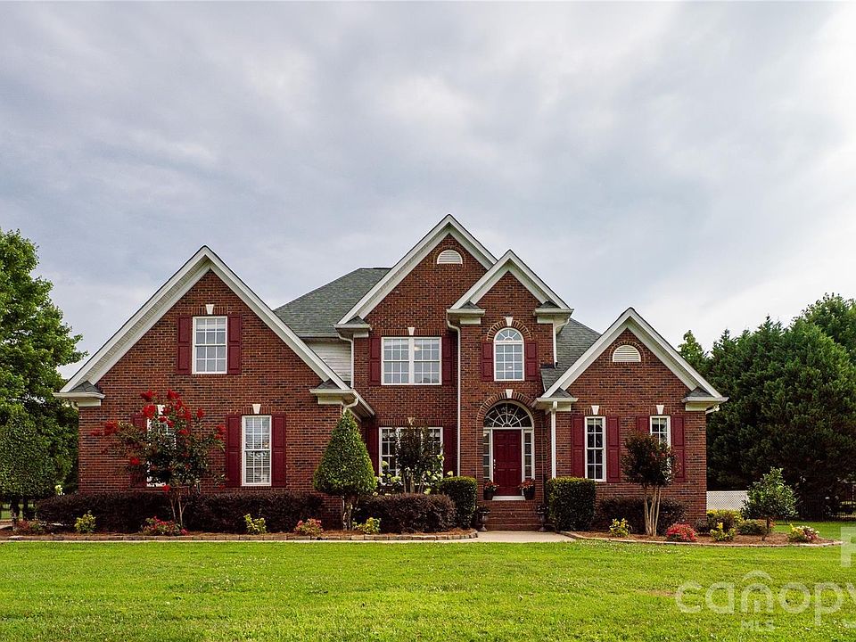 1st image of 527 Hallman Dr