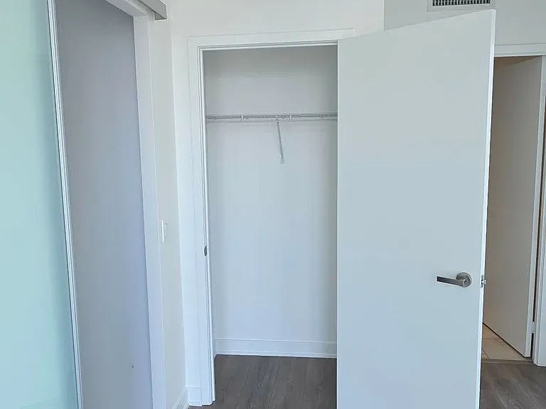 195 Redpath Ave #2212 — Photo 8
