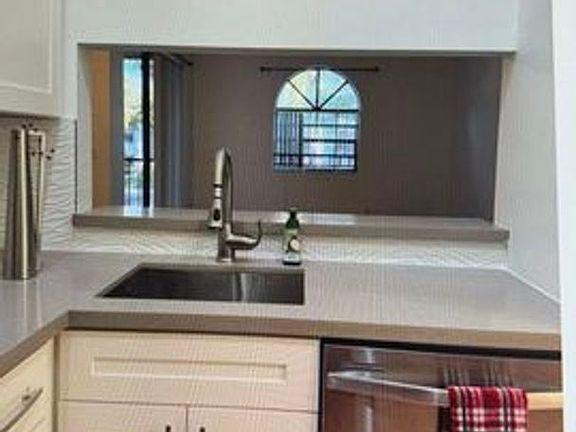 3rd image of 5438 Verona Dr APT I