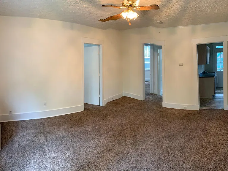 1424 W 10th St — Photo 14