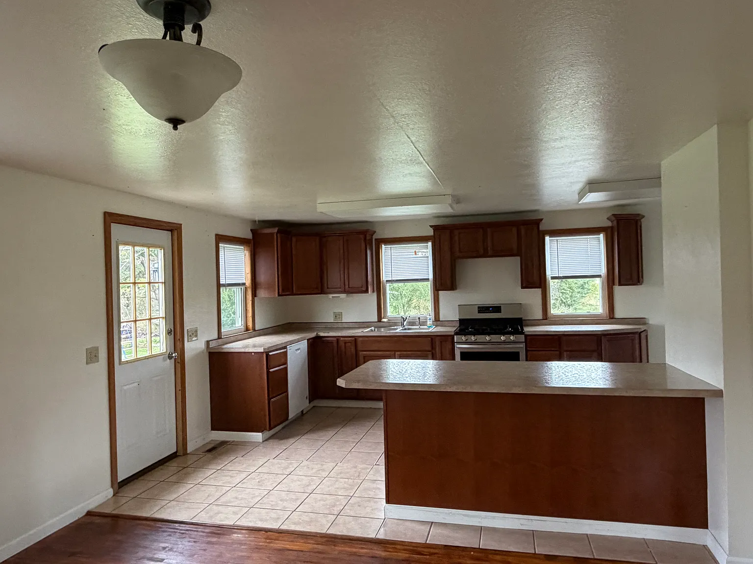2 bed, 1500 sqft, $1,450 — Photo 3
