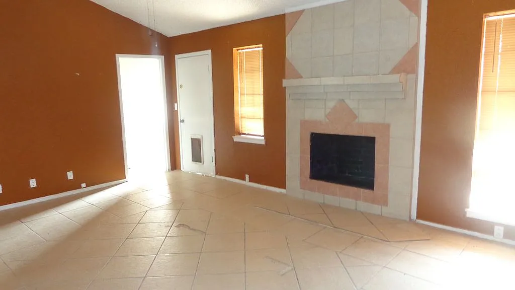 3 bed, 2114 sqft, $3,495 — Photo 4