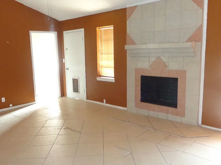 560 Waketon Rd — Photo 4