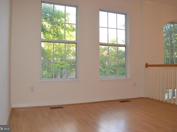 5th image of 4128 Grover Glen Ct