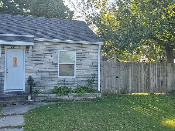 Privacy Fence in front & bac