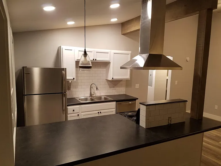 220 Main St — Photo 6