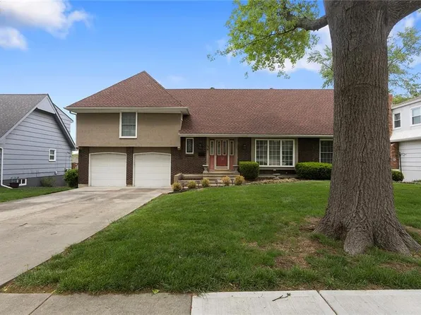 10 W Bridlespur Dr, Kansas City, MO 64114