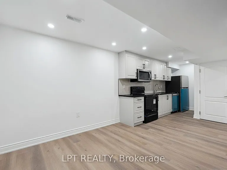 140 Springvalley Cres #LOWER — Photo 8