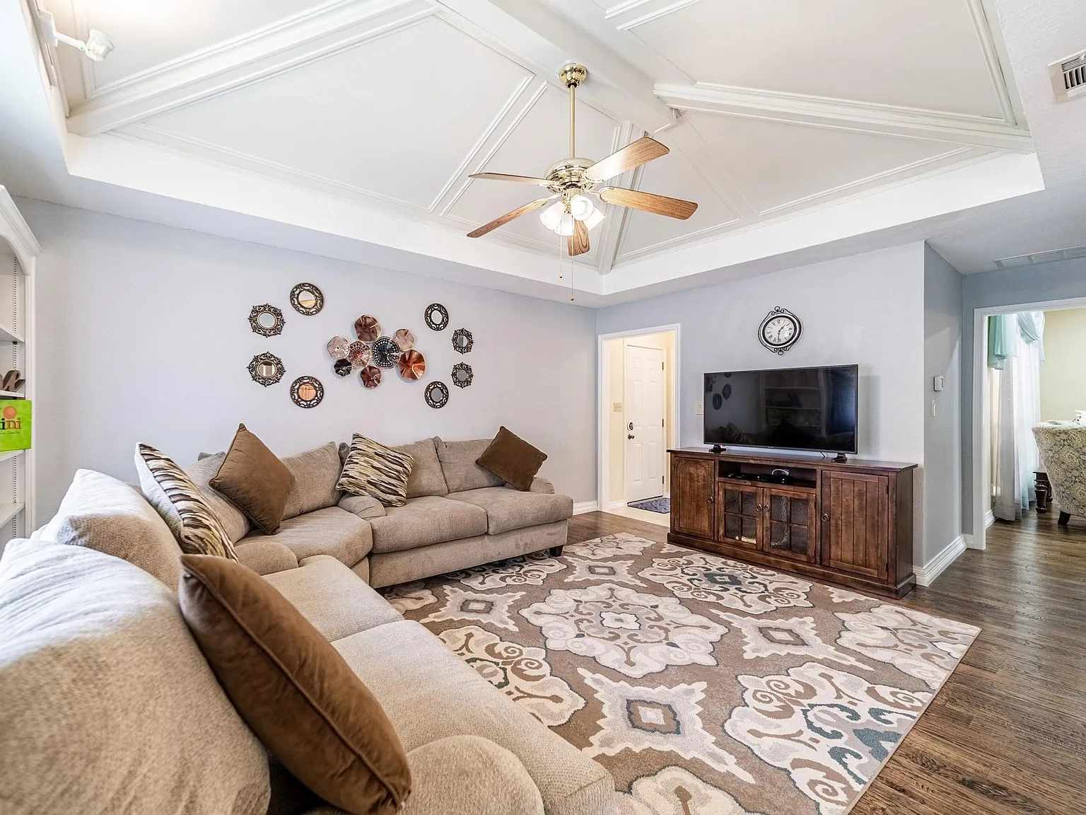 3305 Eisenhower Ln — Photo 4