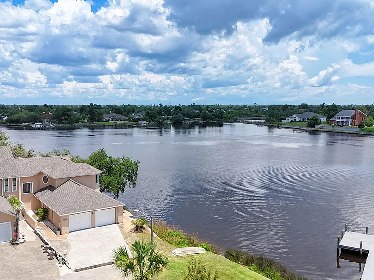 2718 Country Club Dr — Photo 32
