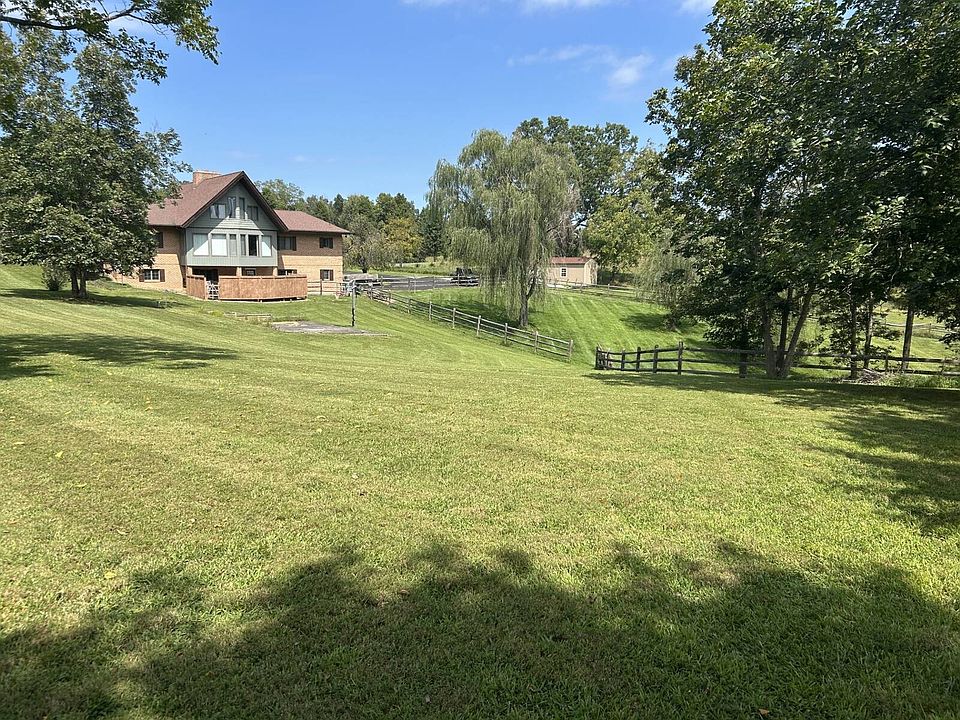 1st image of 32 Hawk Ridge Rd