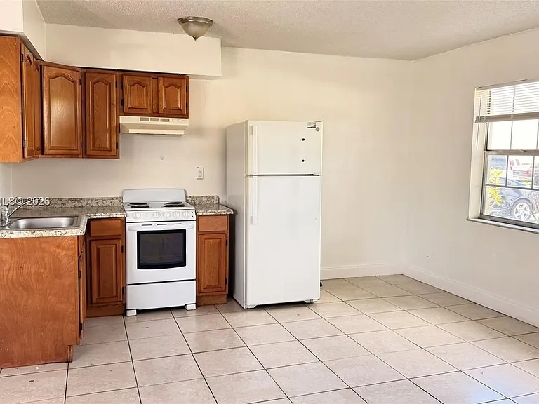 978 SW 10th Dr #10 — Photo 7