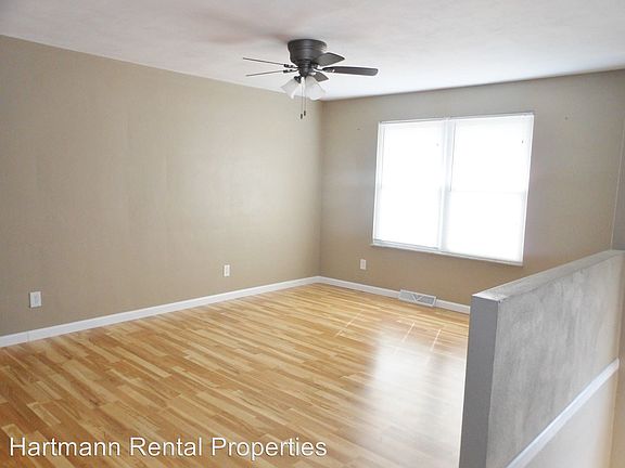 3rd image of 6 Jeri Lynn Ln