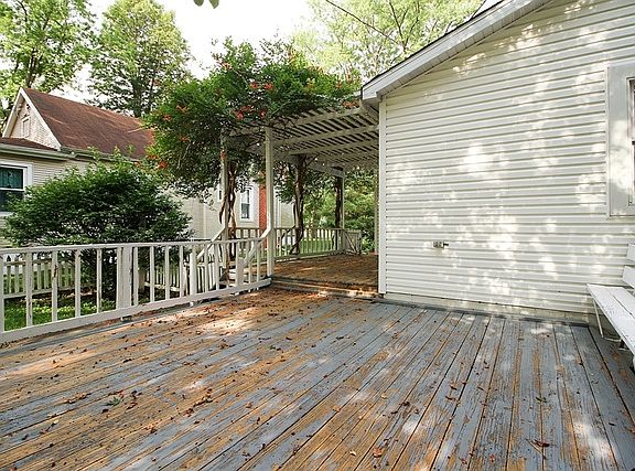 4th image of 510 S Maple St