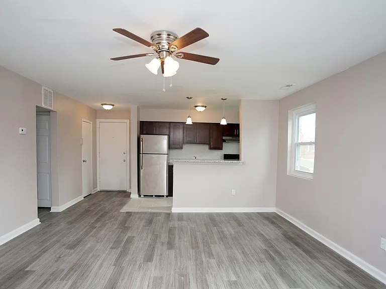 Wildwood Gardens Apartments — Photo 9
