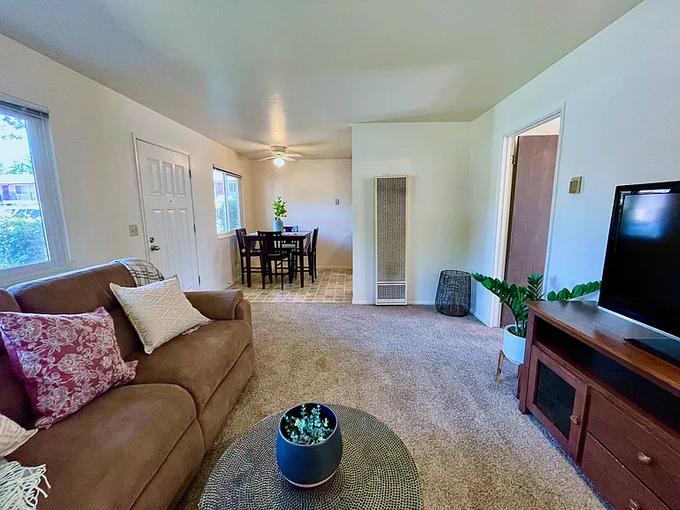 7th Street Manor — Photo 7