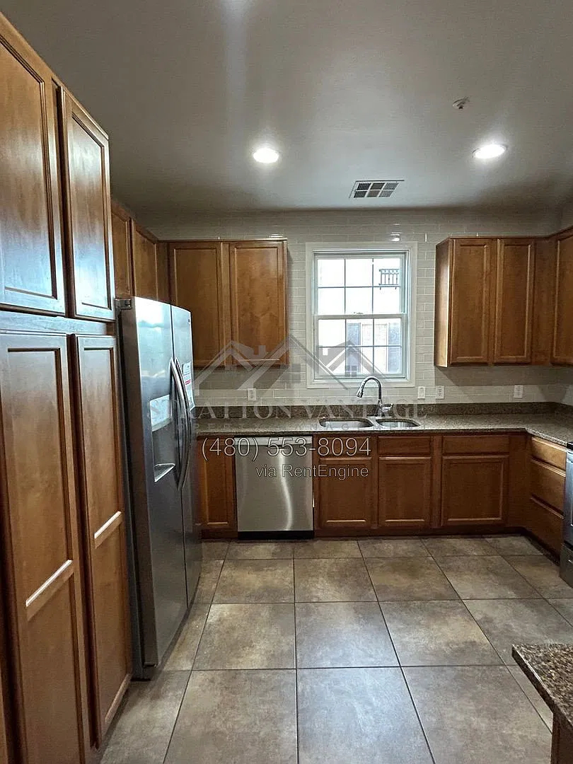 3 bed, 2.5 bath, 1609 sqft, $2,149 — Photo 4