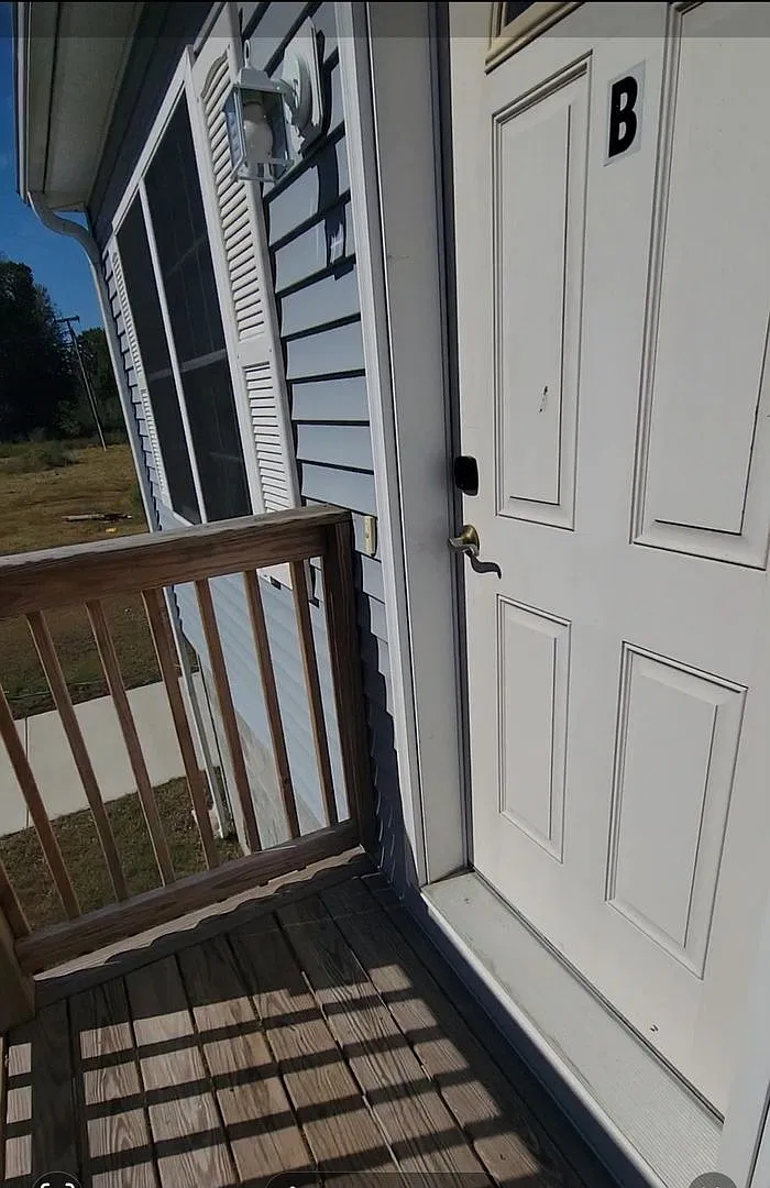 806 Scott St — Photo 3
