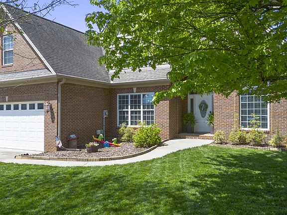 3rd image of 5675 Avenwood Cir NW