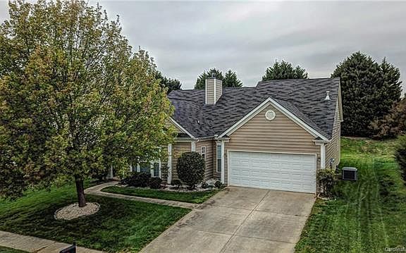3rd image of 10734 Mountain Springs Dr