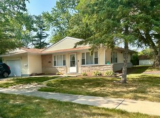 348 Waverly St, Park Forest, IL 60466