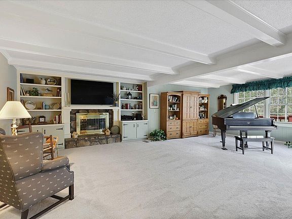 5th image of 933 Dunsinane Rd