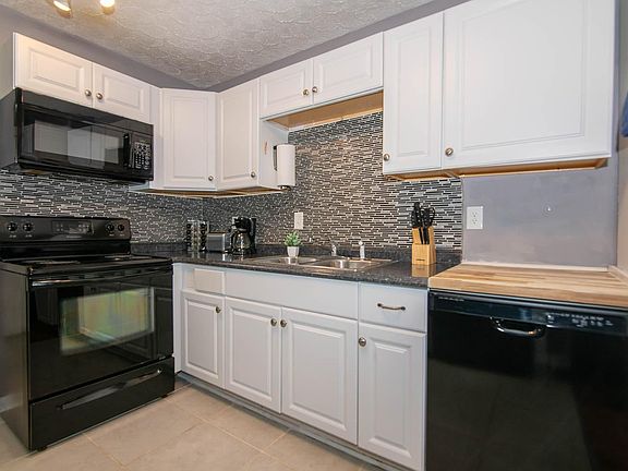 4th image of 1528 Lexington Ave