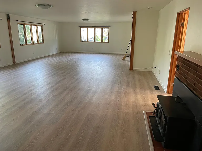 1646 Maple Ave — Photo 5