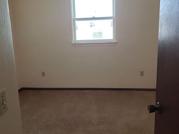 3rd image of 910 Gardenette Dr #2