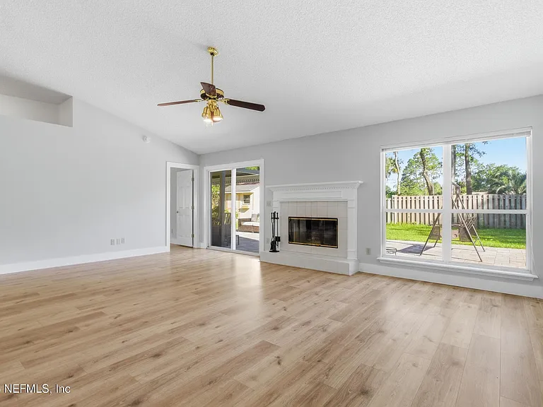 421 Chicopee Ct — Photo 14