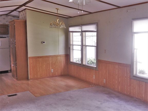 New carpet throughout!!