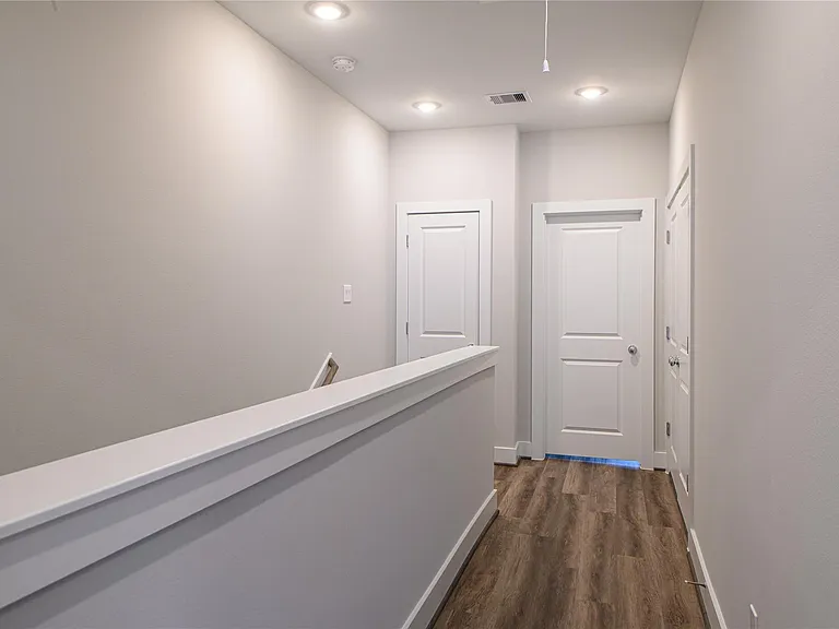 1274 N Post Oak Rd #B — Photo 16
