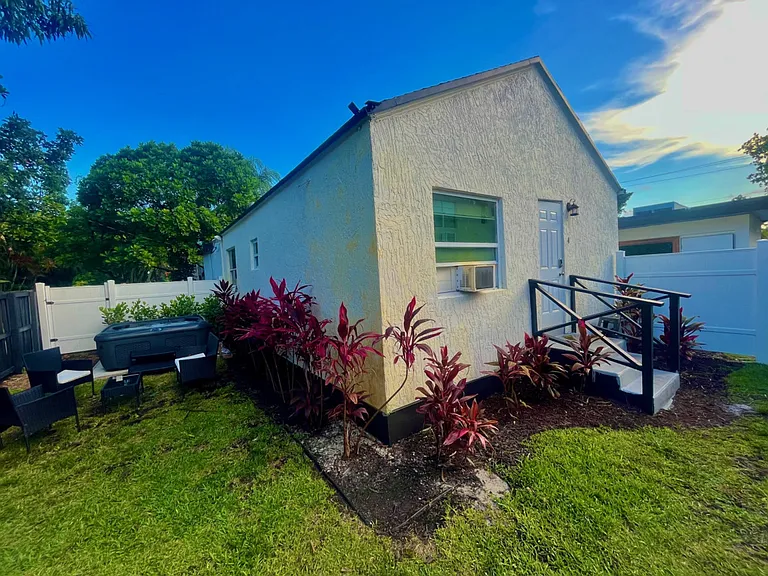 834 NE 14th Ave #ID1369649P — Photo 19