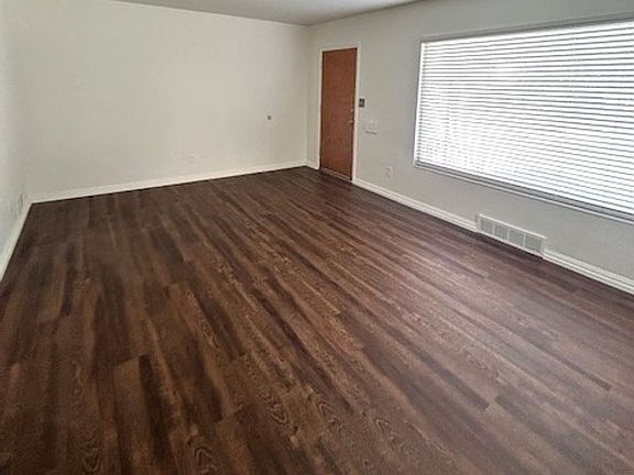 4th image of 2306-2308 E Garfield Ave #1865