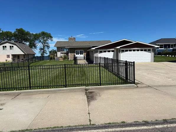 474 S Lake Dr, Watertown, SD 57201