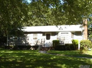 70 W End Ave, Shirley, NY 11967