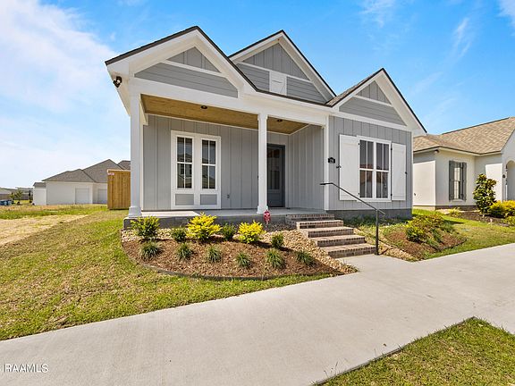 4th image of 126 Oak Village Dr