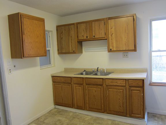 3rd image of 2132 Lincoln Ave